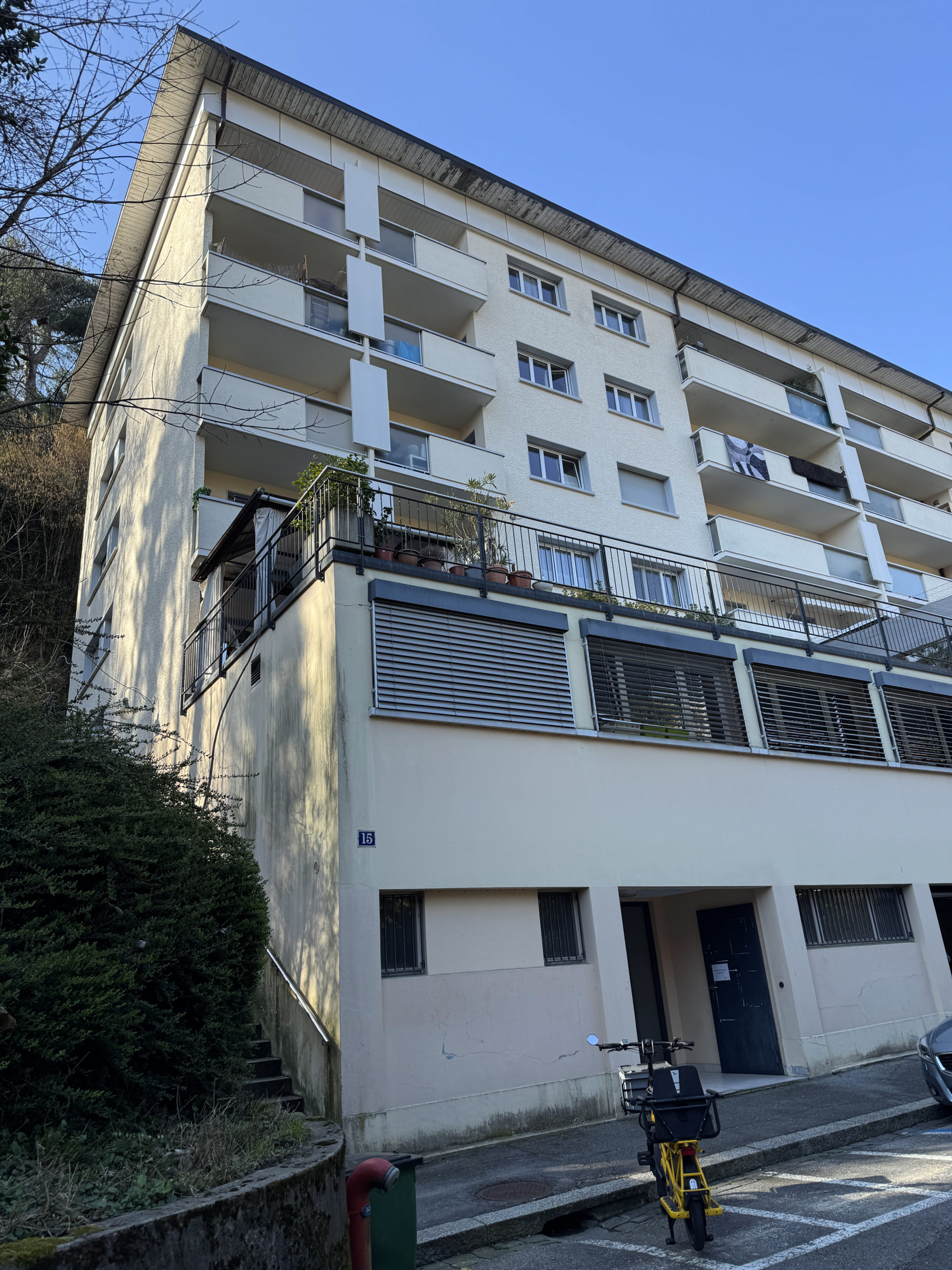 Logement à Montmeillan à Lausanne, rénovations et description de l'immeuble.