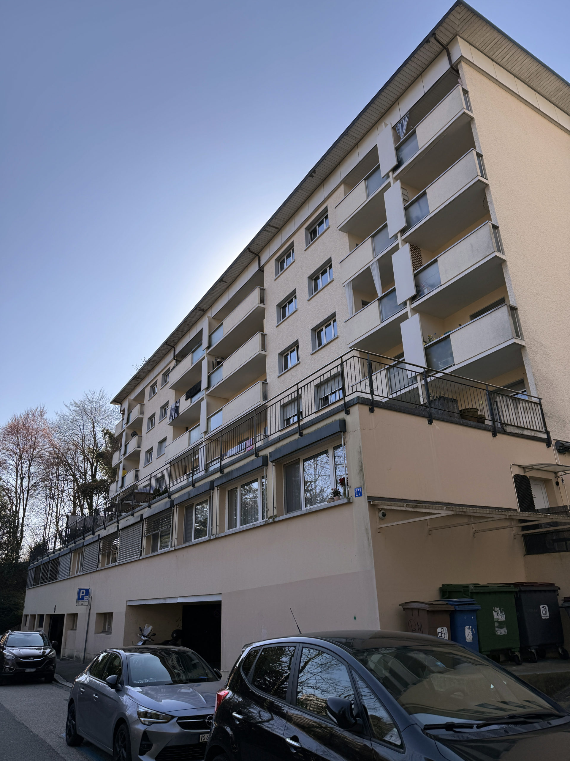 Logement à Montmeillan à Lausanne, rénovations et description de l'immeuble.