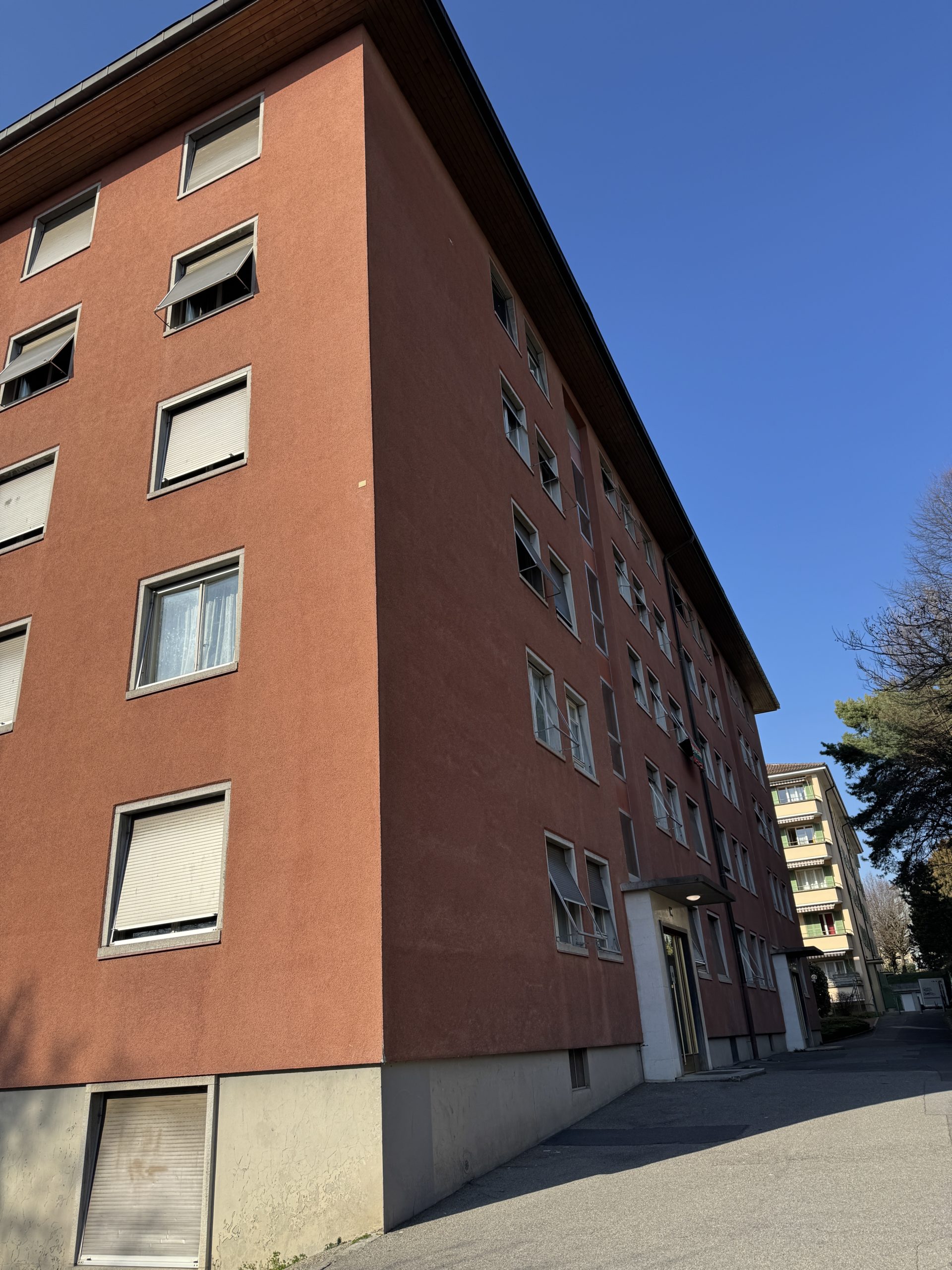 Logement à Montelly 77 - 79 à Lausanne, rénovations et description de l'immeuble.