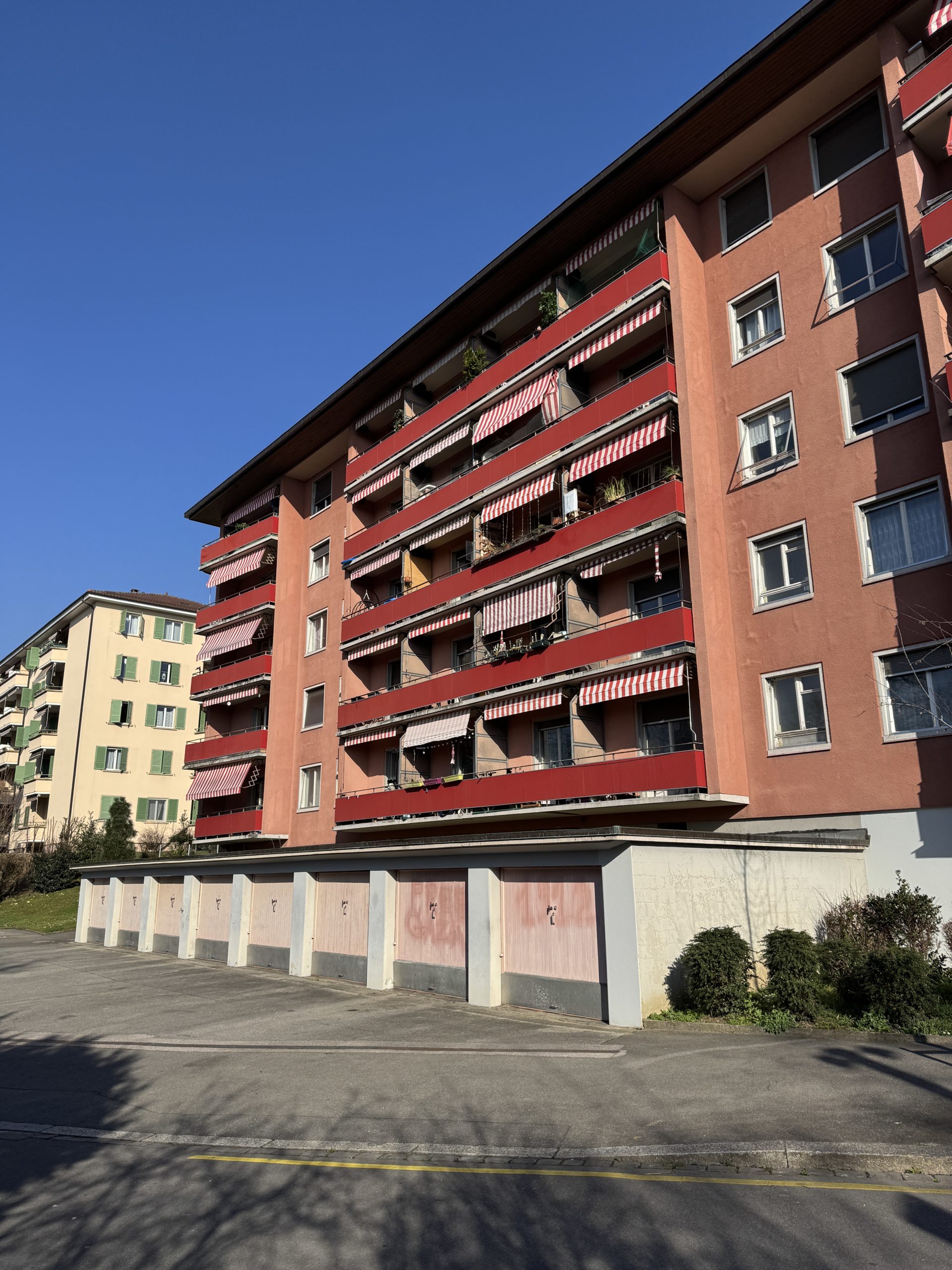 Logement à Montelly 77 - 79 à Lausanne, rénovations et description de l'immeuble.