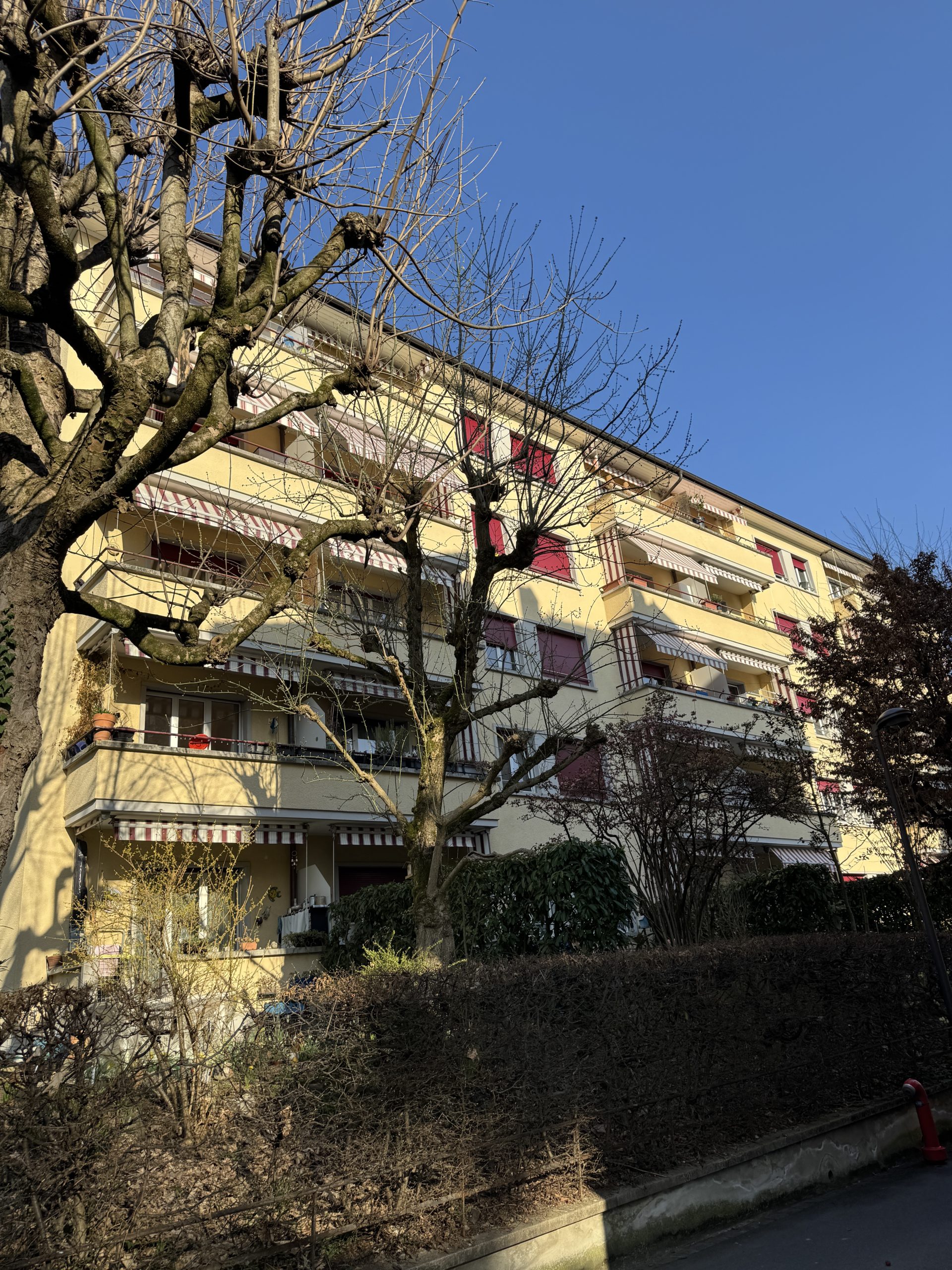 Logement de la rue Henry Warnery à Lausanne, rénovations et description de l'immeuble.